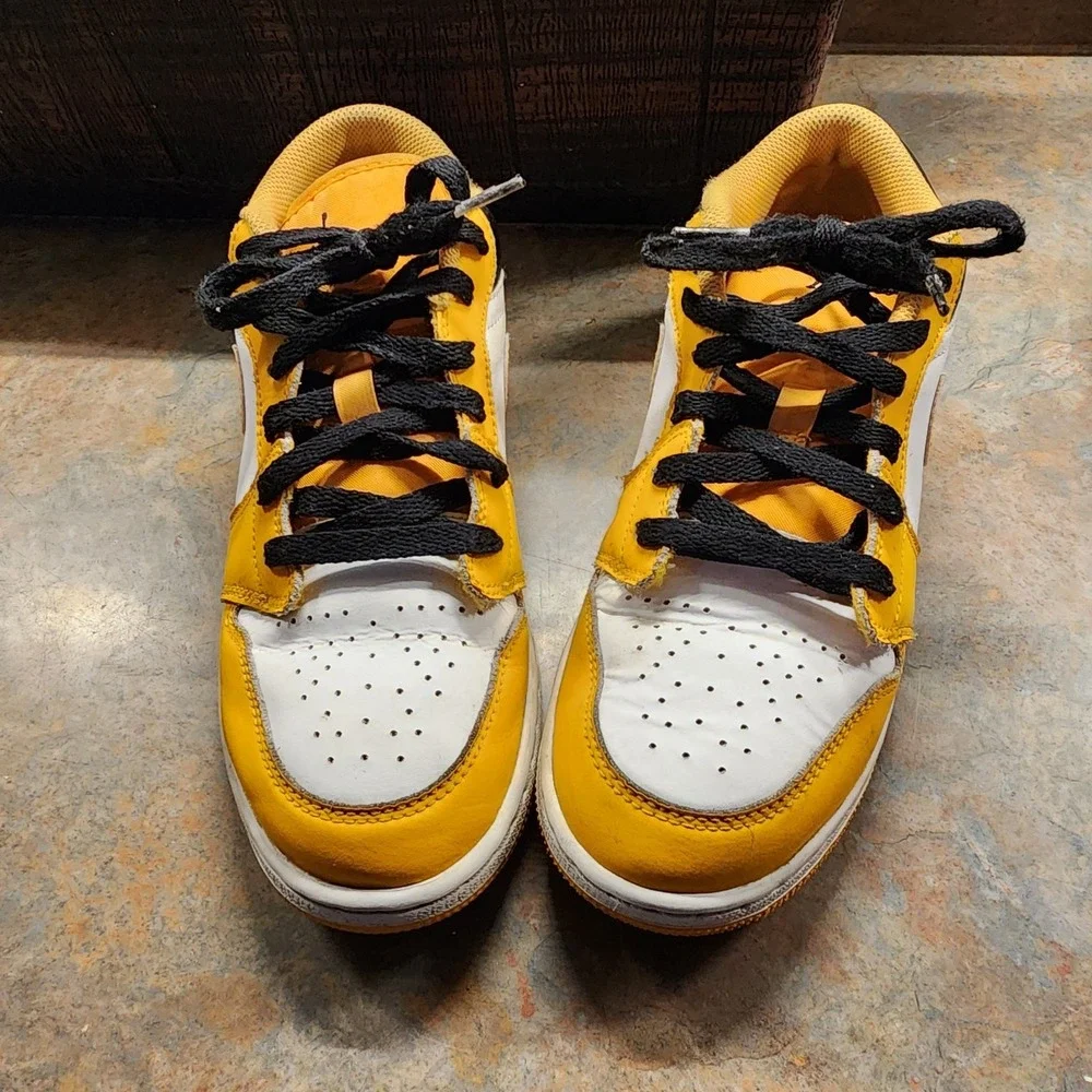 Nike Air Jordan 1 Retro Low GS Taxi Yellow Black White 553560-701 6.5Y =Women8.5